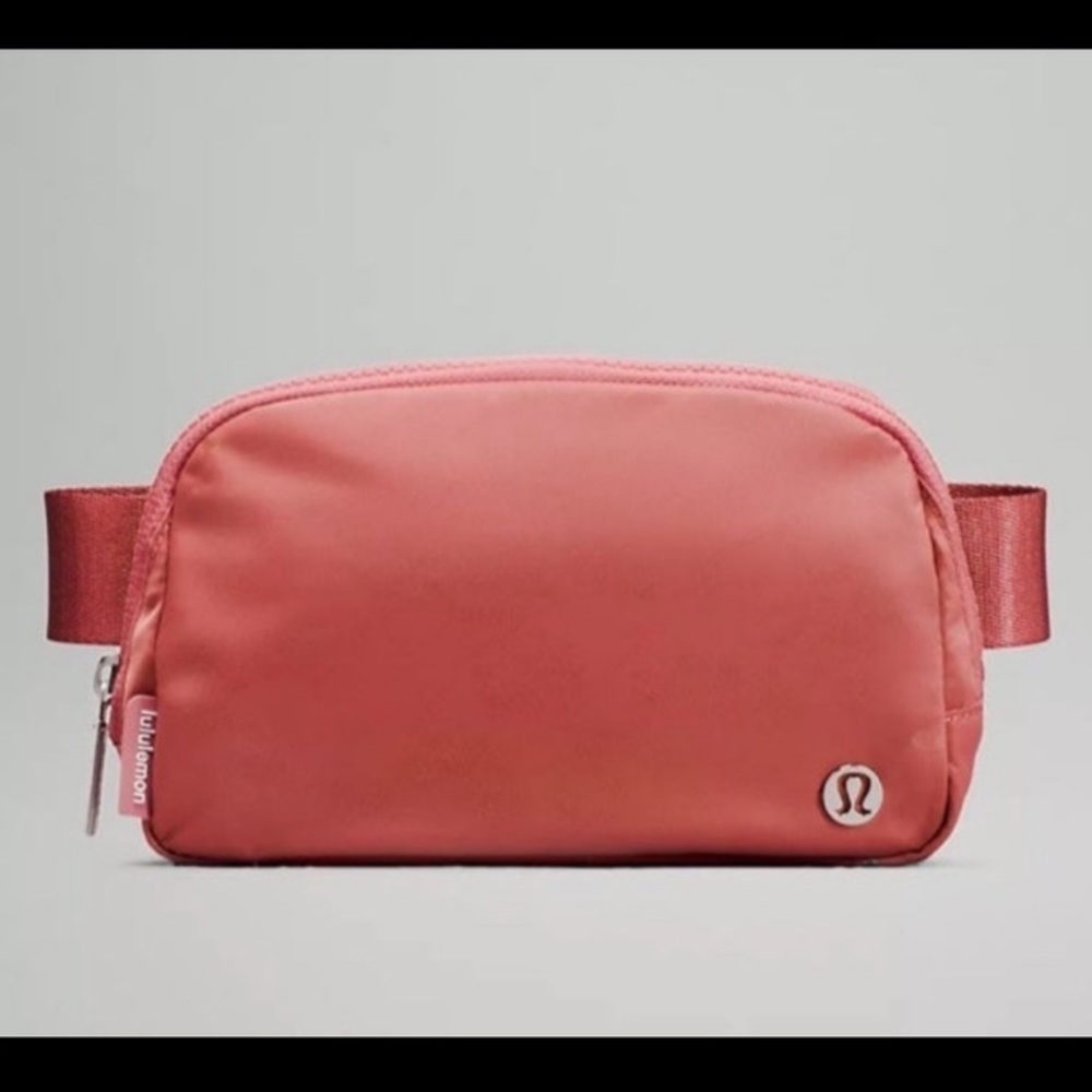 🥀lululemon everywhere belt bag